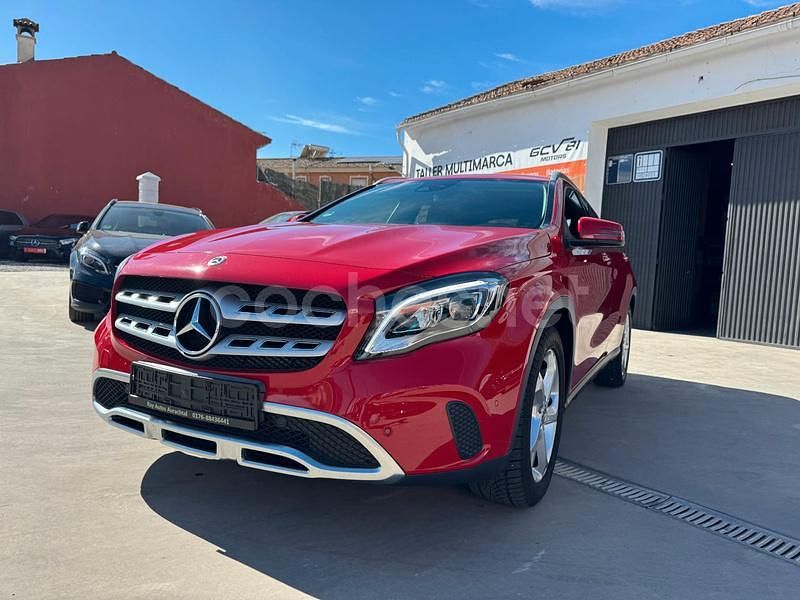 Usado Mercedes GLA180 122 CV (89 kW) 2018 Rojo SUV