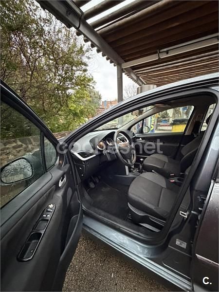 Usado Peugeot 207 70 CV (51 kW) 2011 Azul Berlina