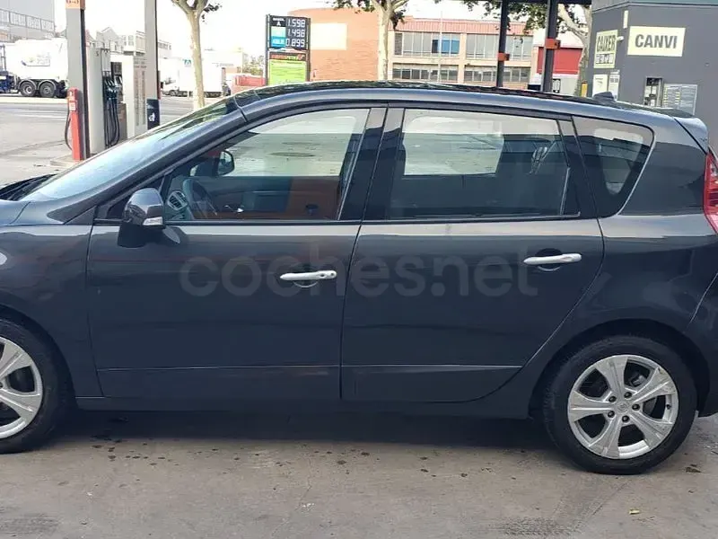 Usado Renault Scénic III Dynamique 105 CV (77 kW) 2009 Gris / plata Monovolumen