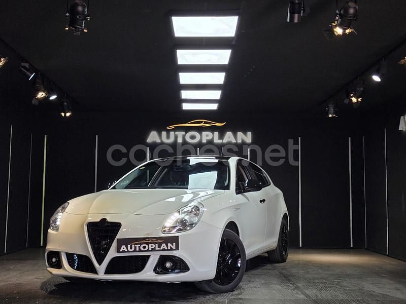 Blanco Usado 2016 Alfa Romeo Giulietta Distinctive Utilitario | 8990 € (Buen precio) - Imagen 1/4