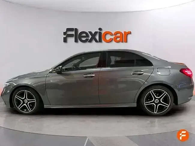 Usado Mercedes A180 136 CV (100 kW) 2023 Gris Berlina