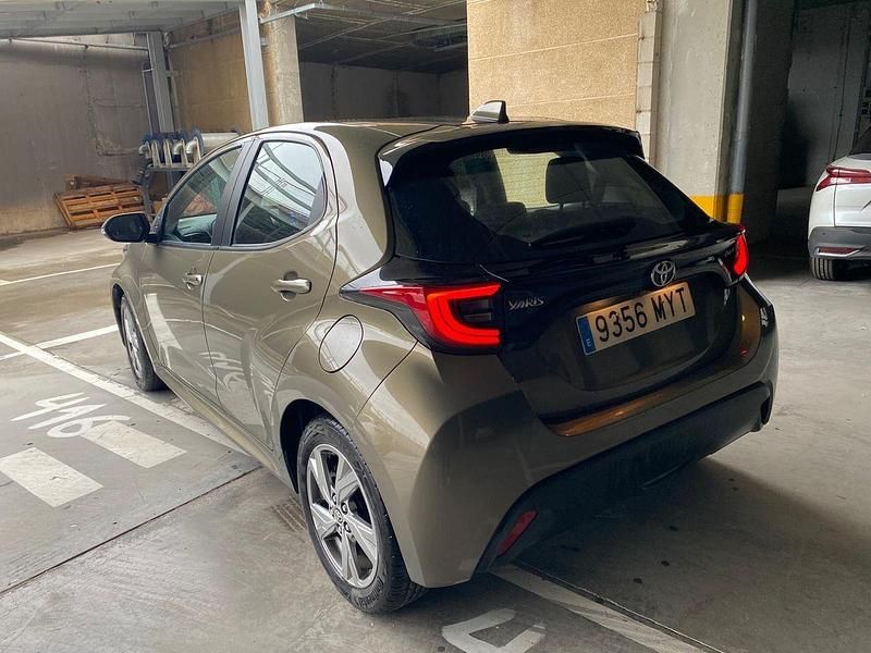 Usado Toyota Yaris Hybrid Active 116 CV (85 kW) 2025 Bronce