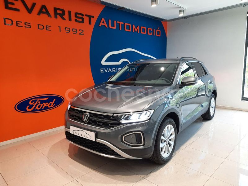 Gris Usado 2023 VW T-Roc Life SUV | 23.990 € (Precio justo) - Imagen 1/4
