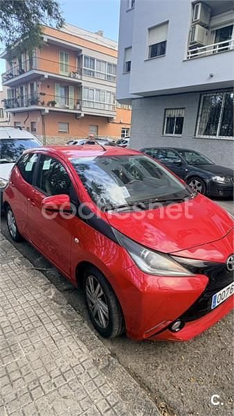 Usado Toyota Aygo X-cite 69 CV (50 kW) 2018 Rojo Utilitario
