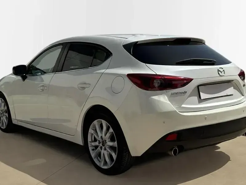 Usado Mazda 3 Luxury 150 CV (110 kW) 2015 Blanco Berlina