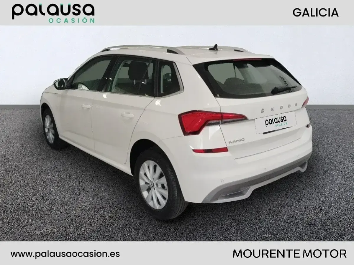 Usado Skoda Kamiq Ambition 110 CV (80 kW) 2022 Blanco SUV