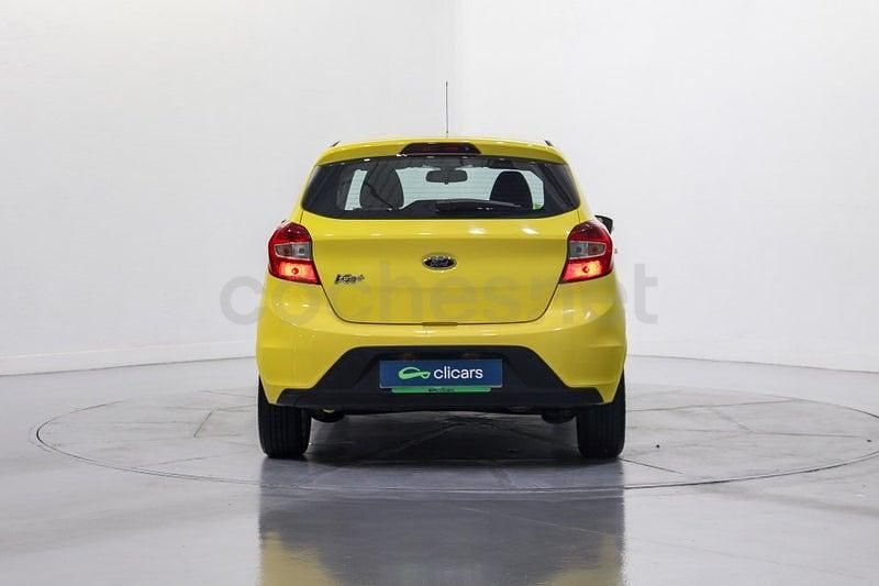 Usado Ford Ka Plus Ultimate 85 CV (62 kW) 2017 Amarillo Utilitario