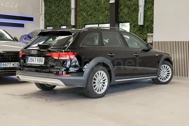 Käytetty Audi A4 Allroad Premium 150 HP (110 kW) 2017 Musta Farmari