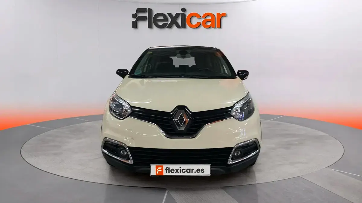Usado Renault Captur Intens 120 CV (88 kW) 2015 Beige SUV