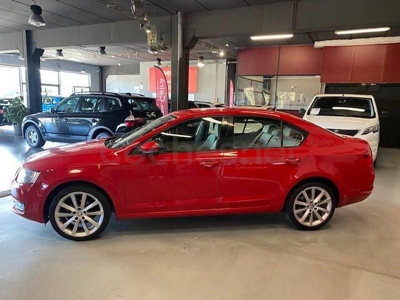 Usado Skoda Octavia Ambition 105 CV (77 kW) 2014 Rojo Utilitario