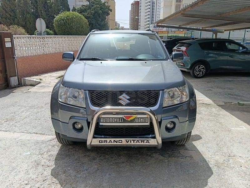 Usado Suzuki Grand Vitara 106 CV (77 kW) 2008 Gris / plata SUV