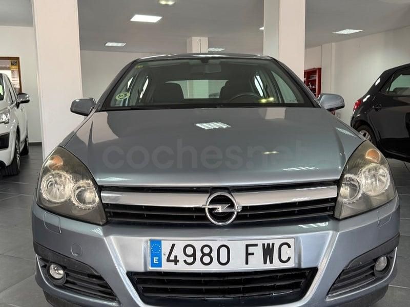 Usado Opel Astra Cosmo 100 CV (73 kW) 2006 Gris / plata Berlina