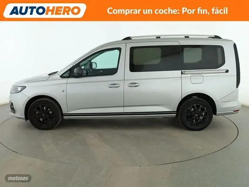 Usado Ford Tourneo Titanium 122 CV (89 kW) 2022 Gris Van