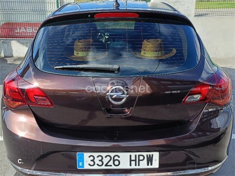 Usado Opel Astra Excellence 110 CV (80 kW) 2013 Marrón Berlina