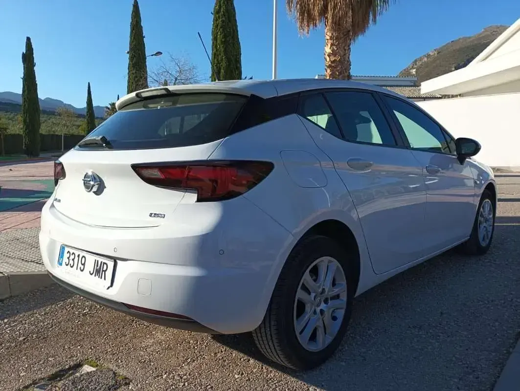 Usado Opel Astra Dynamic 110 CV (80 kW) 2016 Utilitario