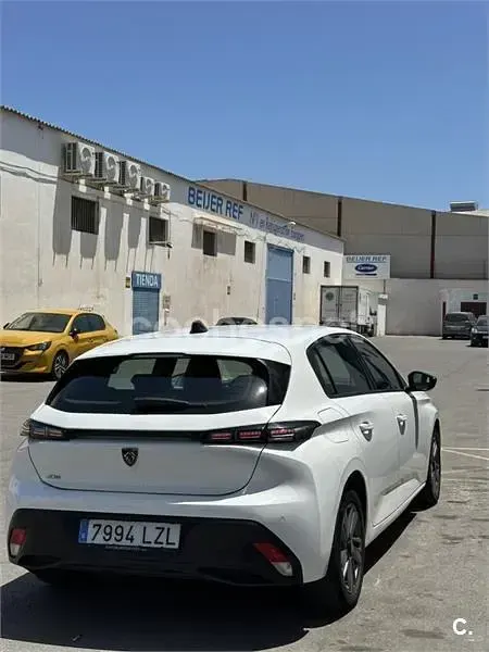 Usado Peugeot 308 Allure 130 CV (95 kW) 2022 Blanco Berlina