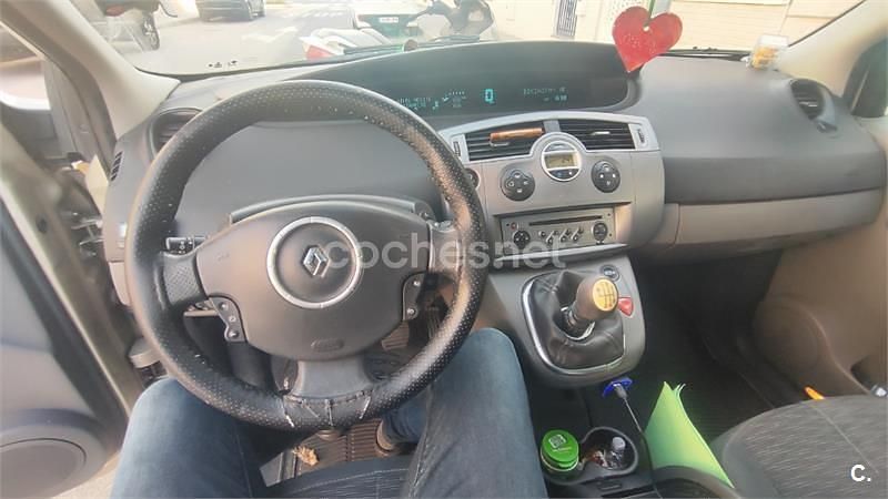 Usado Renault Scénic II Dynamique 105 CV (77 kW) 2007 Beige Monovolumen