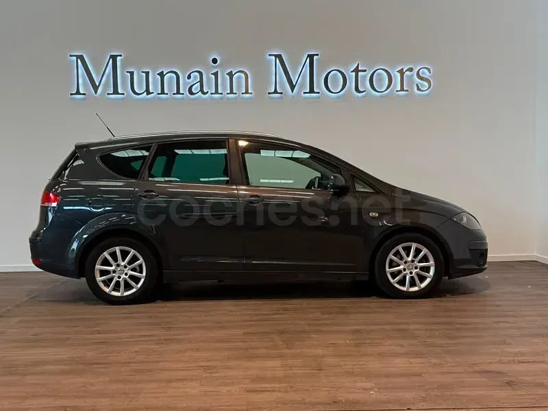 Usado Seat Altea XL Style 105 CV (77 kW) 2010 Gris / plata Monovolumen