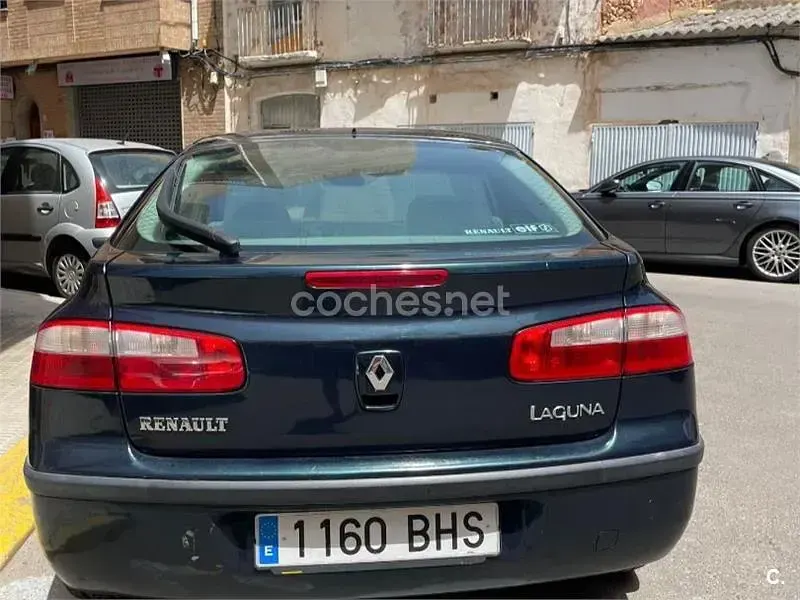 Usado Renault Laguna II Authentique 110 CV (80 kW) 2001 Negro Berlina