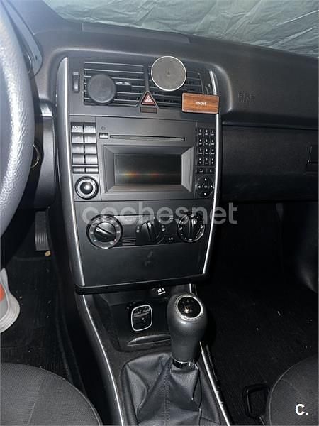 Usado Mercedes B170 116 CV (85 kW) 2008 Gris / plata Monovolumen