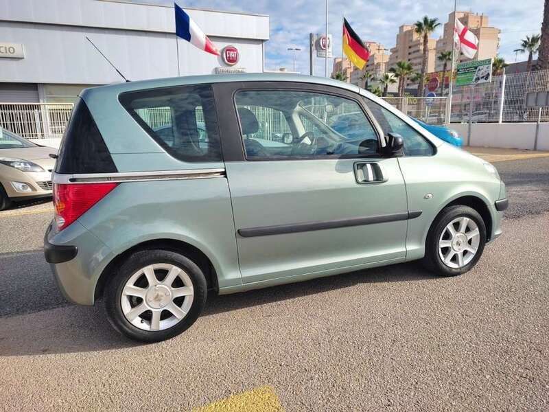 Usado Peugeot 1007 109 CV (80 kW) 2005 Azul Monovolumen