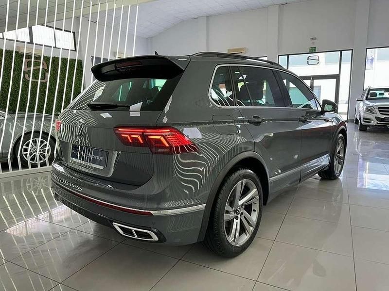 Usado VW Tiguan R-line 150 CV (110 kW) 2022 Gris SUV