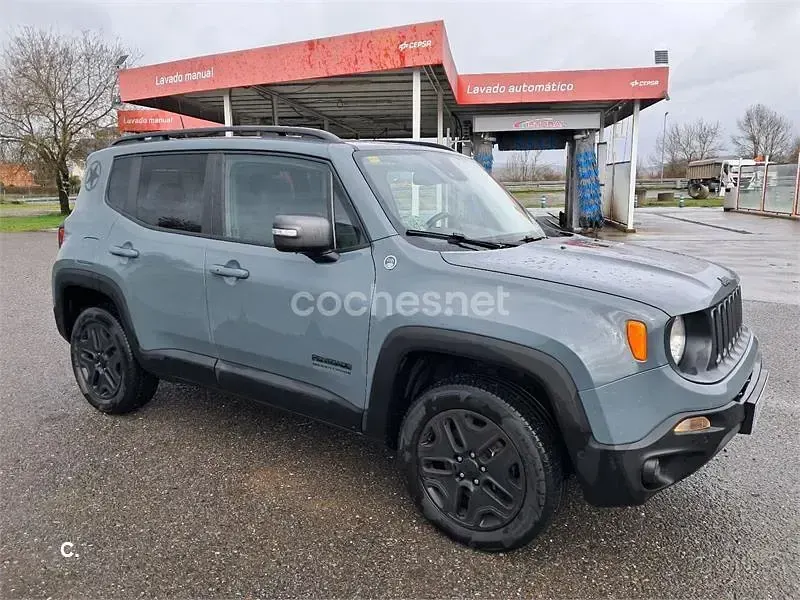 Usado Jeep Renegade 170 CV (125 kW) 2017 Gris / plata SUV