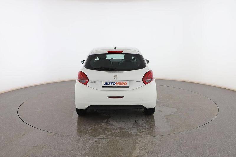 Usado Peugeot 208 Access 82 CV (60 kW) 2016 Blanco Utilitario