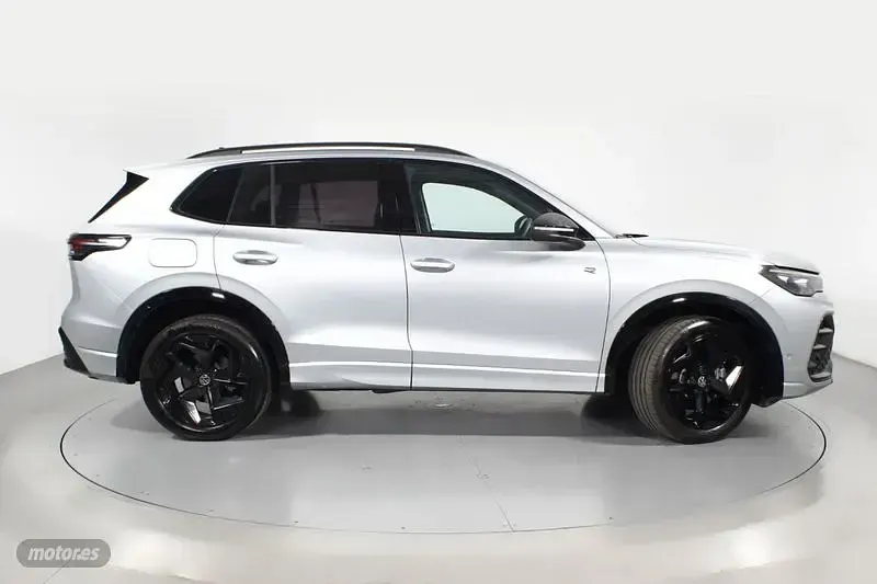 Usado VW Tiguan R-line 272 CV (200 kW) 2025 Plateado SUV