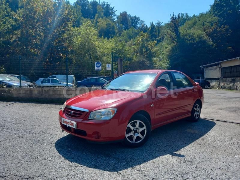 Rojo Usado 2005 Kia Cerato LX Berlina | 1499 € - Imagen 1/4