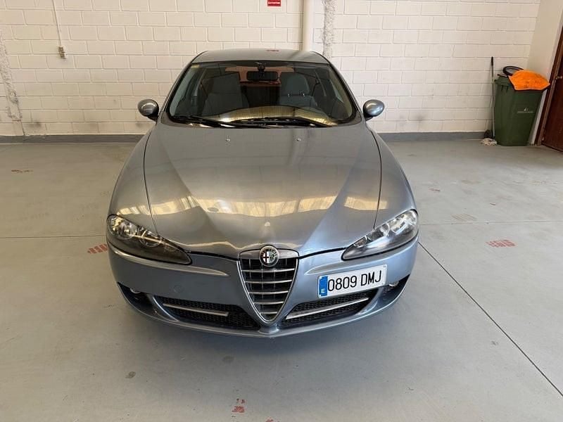 Usado Alfa Romeo 147 Distinctive 115 CV (84 kW) 2005 Azul Utilitario