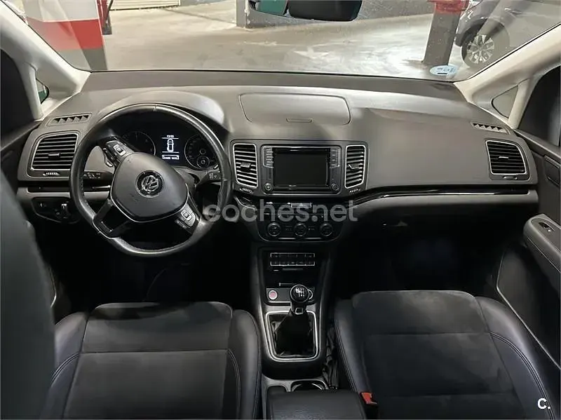 Usado VW Sharan Sportline 150 CV (110 kW) 2019 Gris / plata Monovolumen