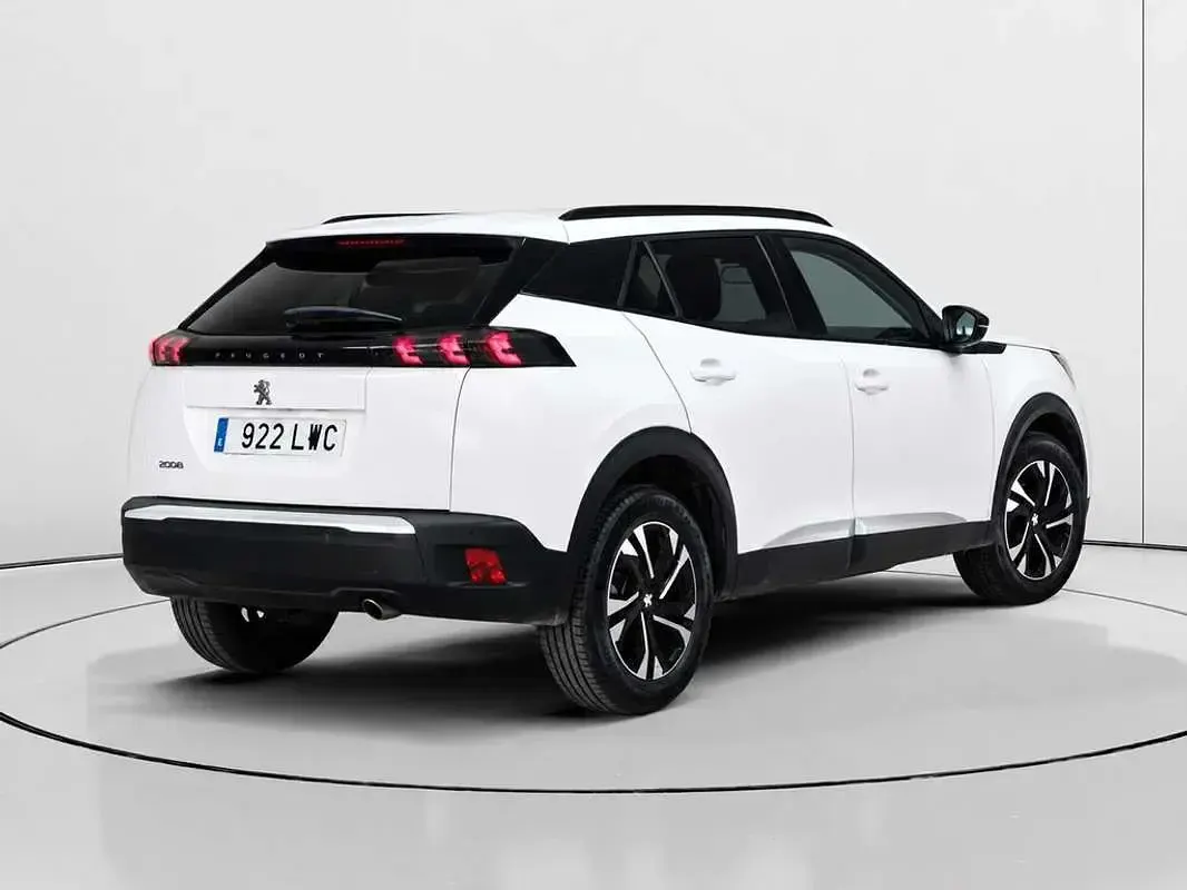 Usado Peugeot 2008 Allure 110 CV (80 kW) 2022 Blanco SUV