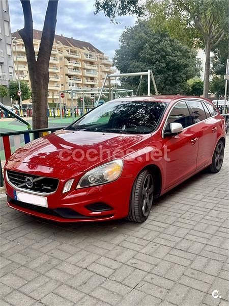 Usado Volvo V60 R-Design Momentum 136 CV (100 kW) 2012 Rojo Familiar