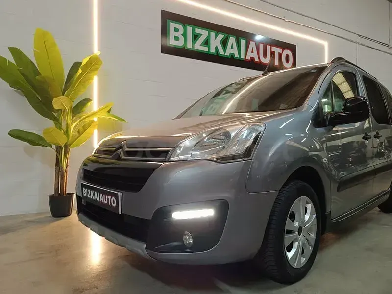 Usado Citroën e-Berlingo XTR 100 CV (73 kW) 2016 Gris / plata Monovolumen
