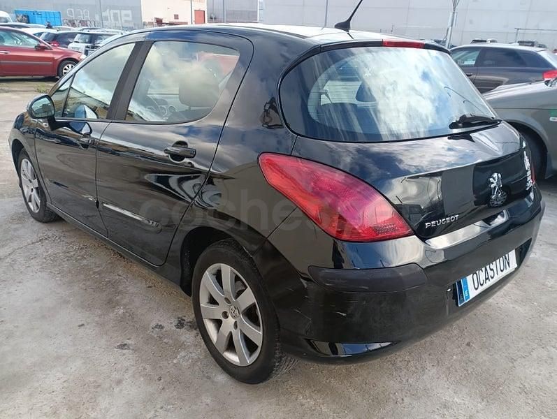 Usado Peugeot 308 90 CV (66 kW) 2008 Negro Berlina