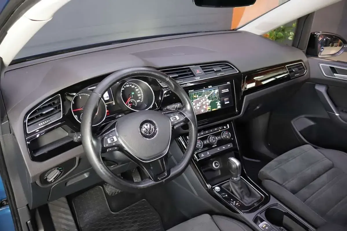 Usado VW Touran Sport 150 CV (110 kW) 2016 Azul Monovolumen