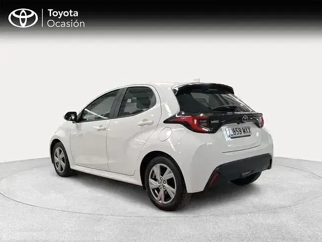 Usado Toyota Yaris Active 116 CV (85 kW) 2025 Blanco Utilitario