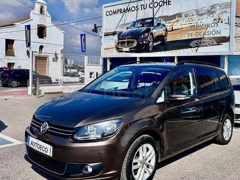 Usado VW Touran Advance 105 CV (77 kW) 2015 Marrón Monovolumen