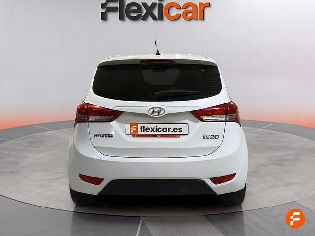 Usado Hyundai ix20 90 CV (66 kW) 2016 Blanco Utilitario