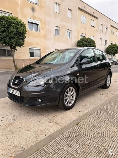 Usado Seat Altea Style 105 CV (77 kW) 2010 Negro Monovolumen