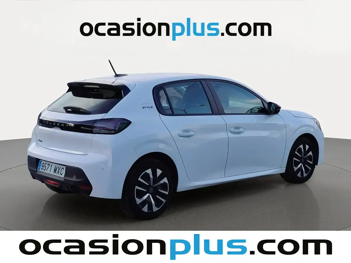 Usado Peugeot 208 Style 100 CV (73 kW) 2024 Blanco Utilitario