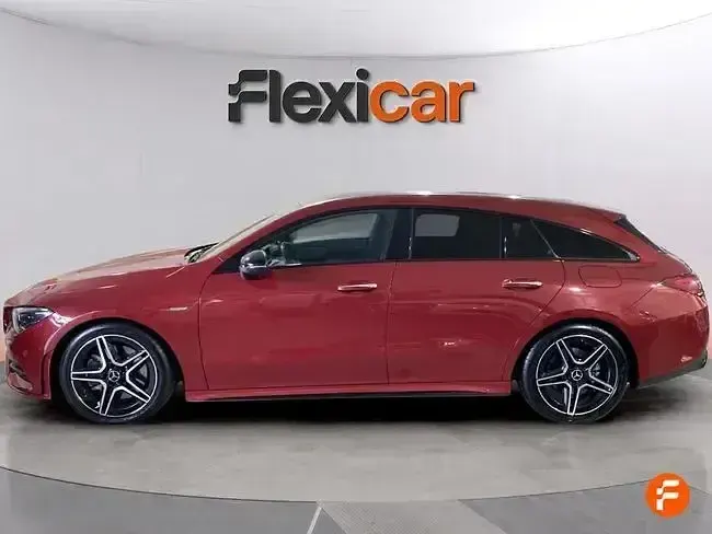 Usado Mercedes CLA200 Shooting Brake 150 CV (110 kW) 2021 Rojo Familiar