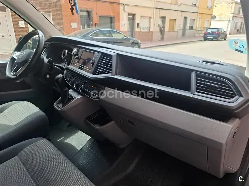 Usado VW Caravelle 150 CV (110 kW) 2022 Gris / plata Van