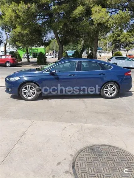 Usado Ford Mondeo Titanium 160 CV (117 kW) 2018 Azul Berlina