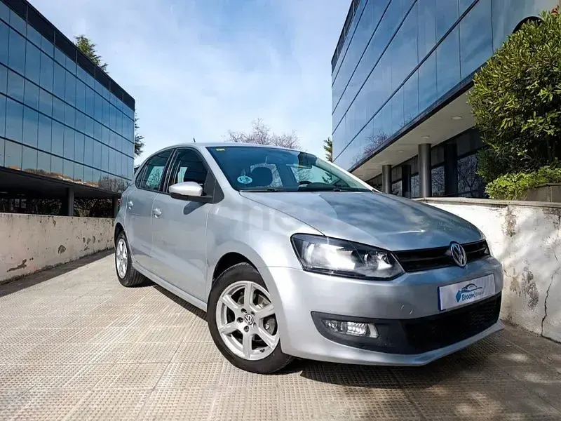 Usado VW Polo Advance 70 CV (51 kW) 2014 Gris / plata Berlina