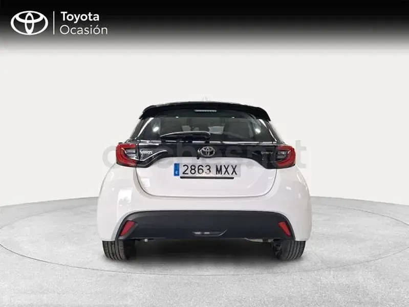 Usado Toyota Yaris Hybrid Active 116 CV (85 kW) 2025 Blanco Berlina
