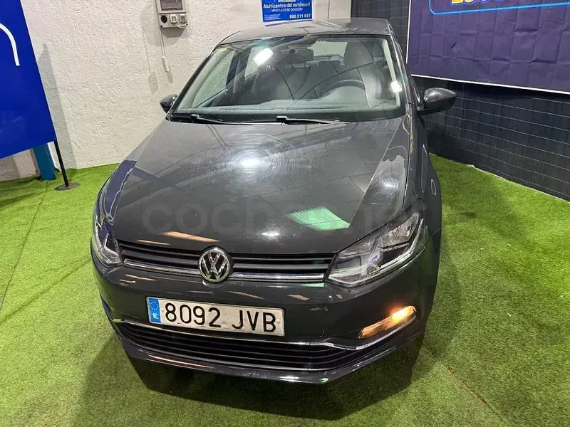 Usado VW Polo Advance 90 CV (66 kW) 2016 Gris / plata Berlina