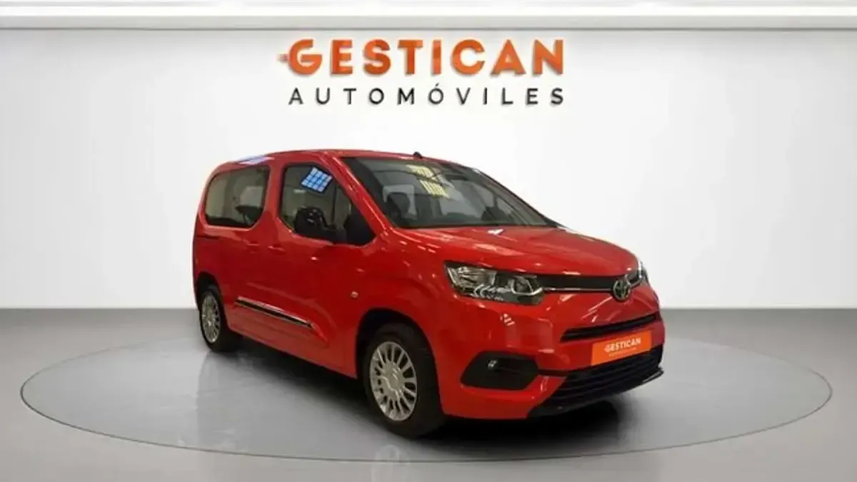 Usado Toyota Proace City Active 131 CV (96 kW) 2024 Rojo Monovolumen
