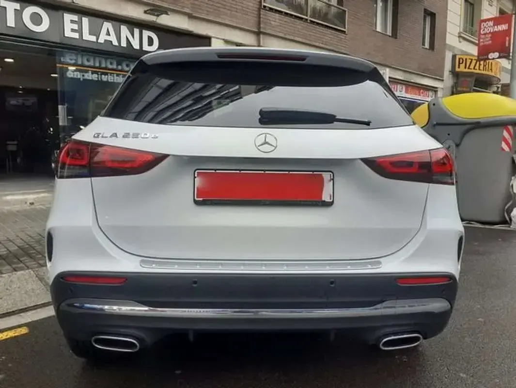 Usado Mercedes GLA250 AMG 218 CV (160 kW) 2020 Blanco SUV